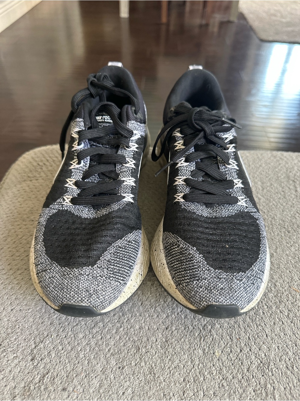 Nike Men's Black and Gray Knit Athletic Running Shoes